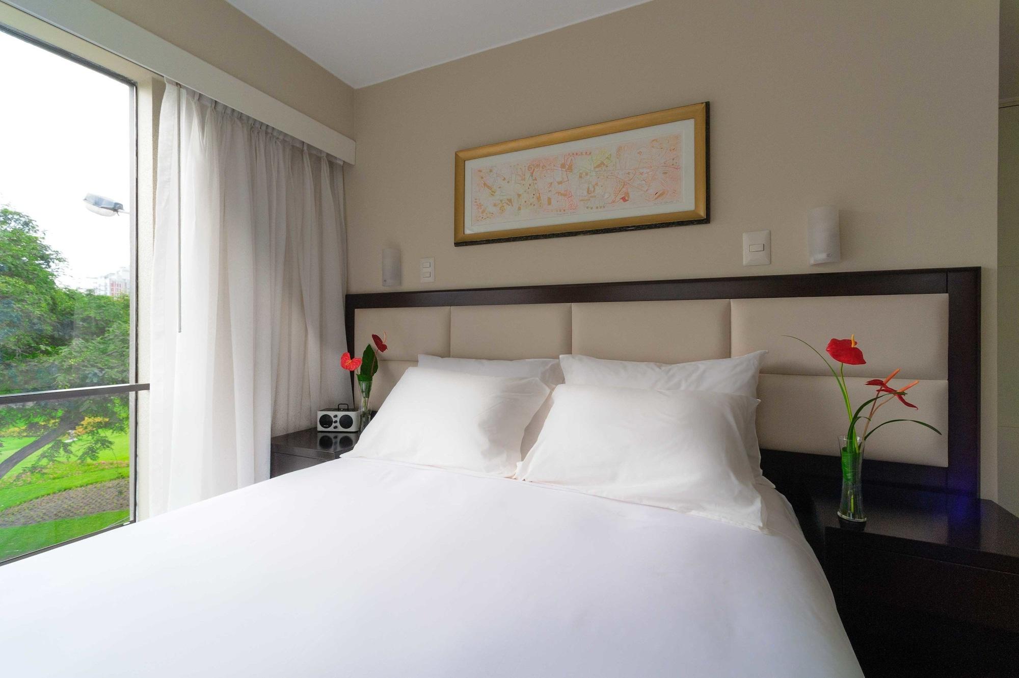 Roosevelt Hotel & Suites Лима Екстериор снимка